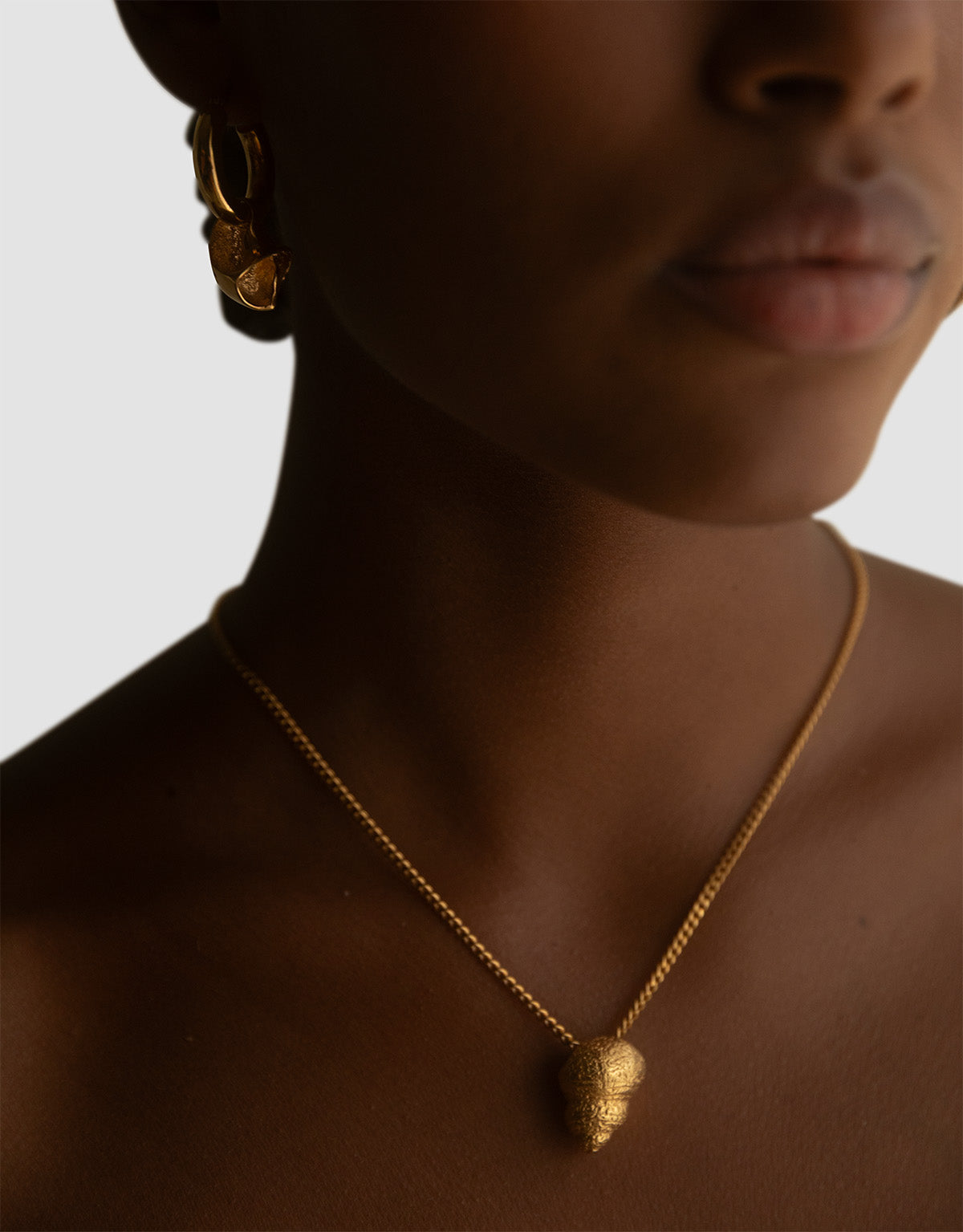 material:gold;