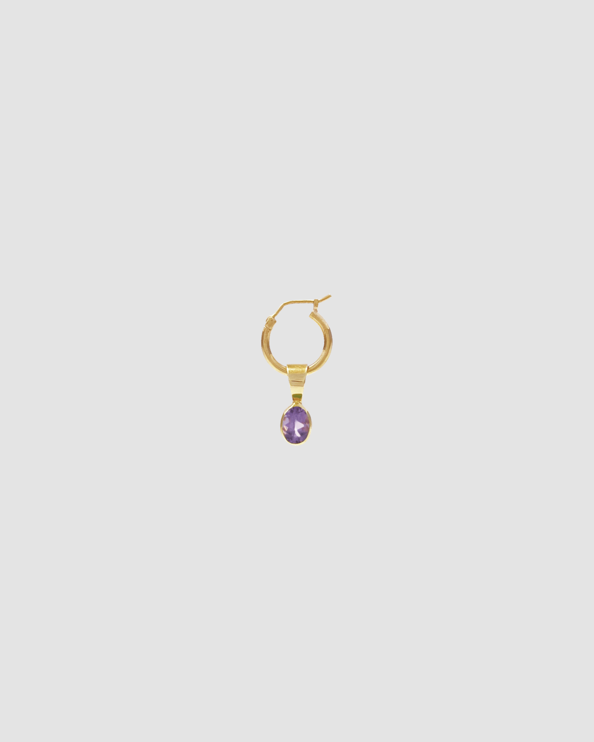 material:gold; add-on:hoops-1.5-click; add-on:amethyst-add-on;