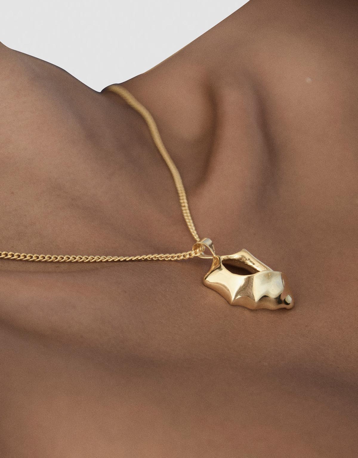 material:gold;