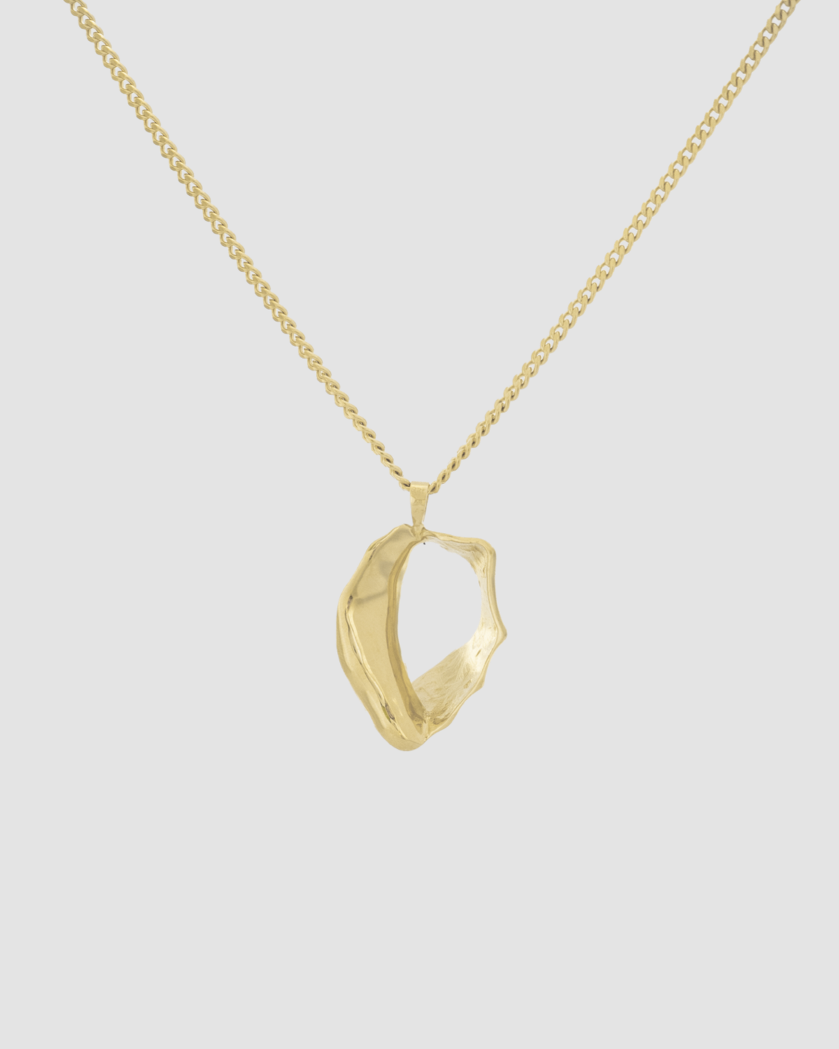 material:gold; add-on:mini-chain-necklace; add-on:big-shell-add-on;