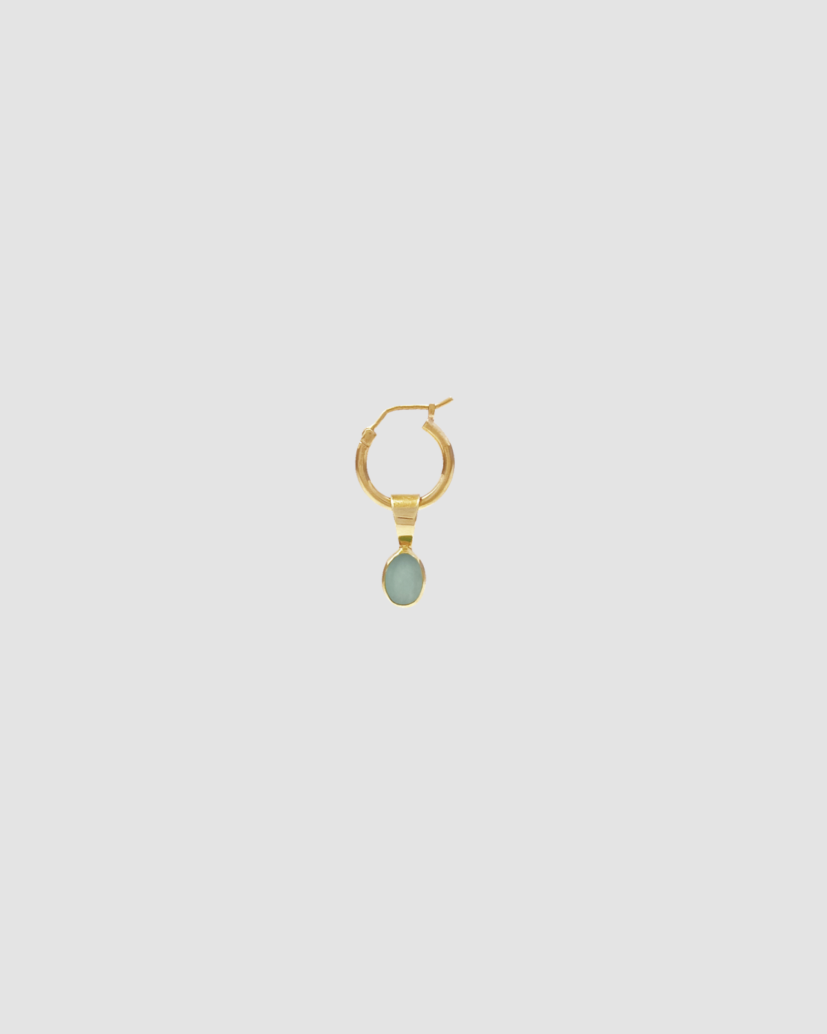 material:gold; add-on:hoops-1.5-click; add-on:emerald-add-on;