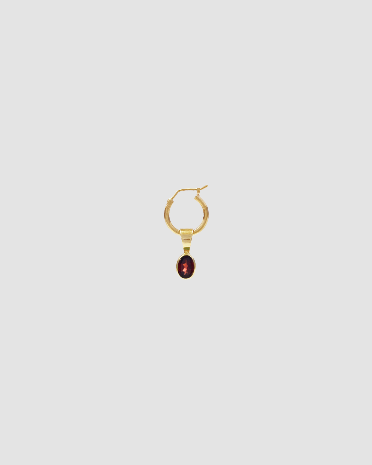 material:gold; add-on:hoops-1.5-click; add-on:garnet-add-on;