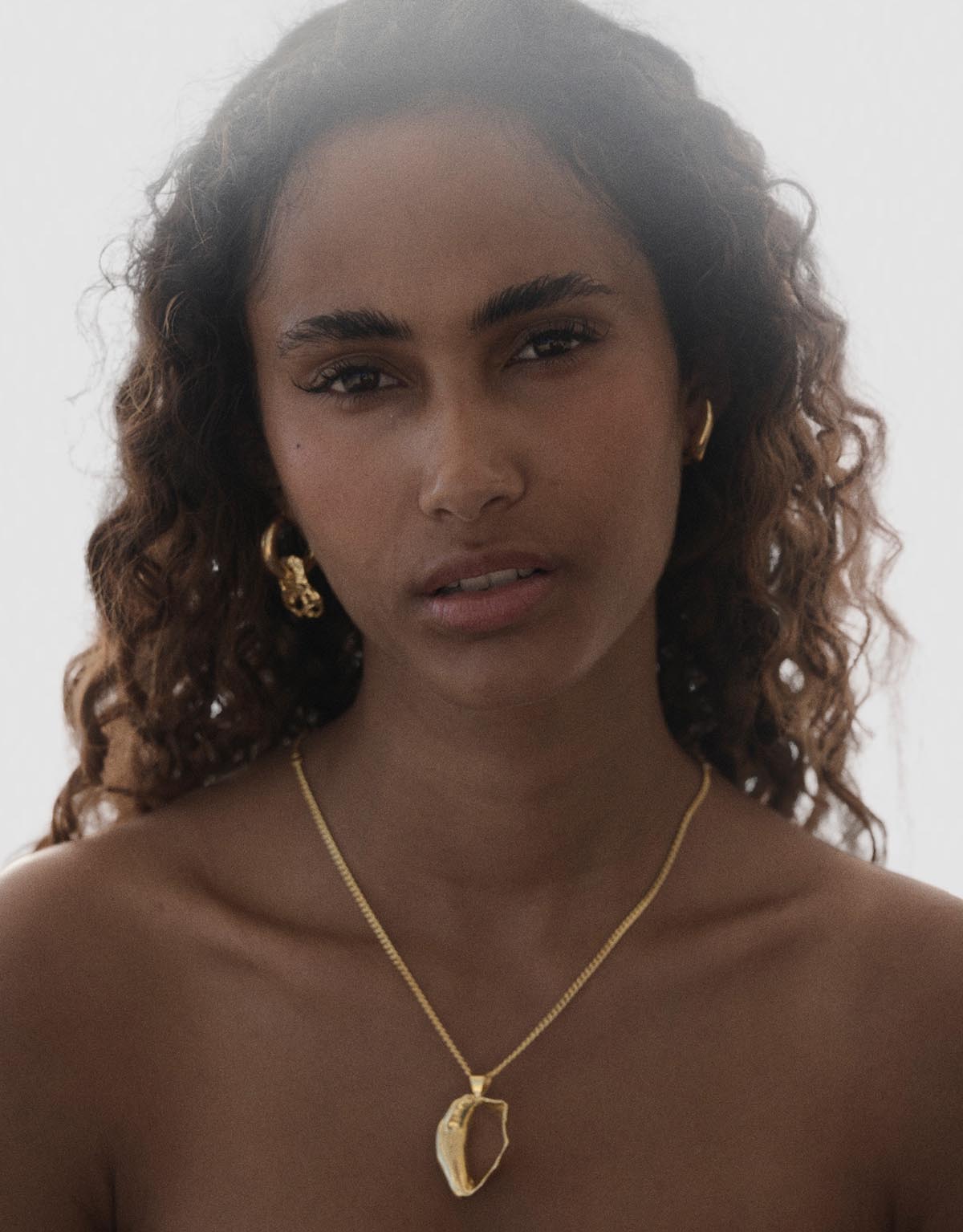 material:gold;