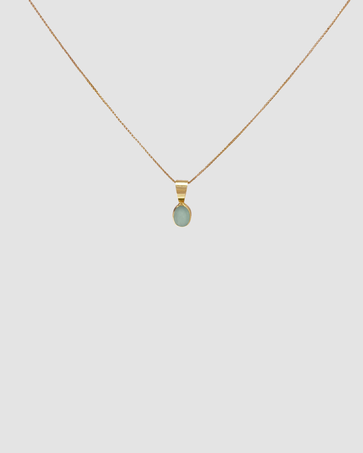 material:gold; add-on:simple-necklace; add-on:emerald-add-on;