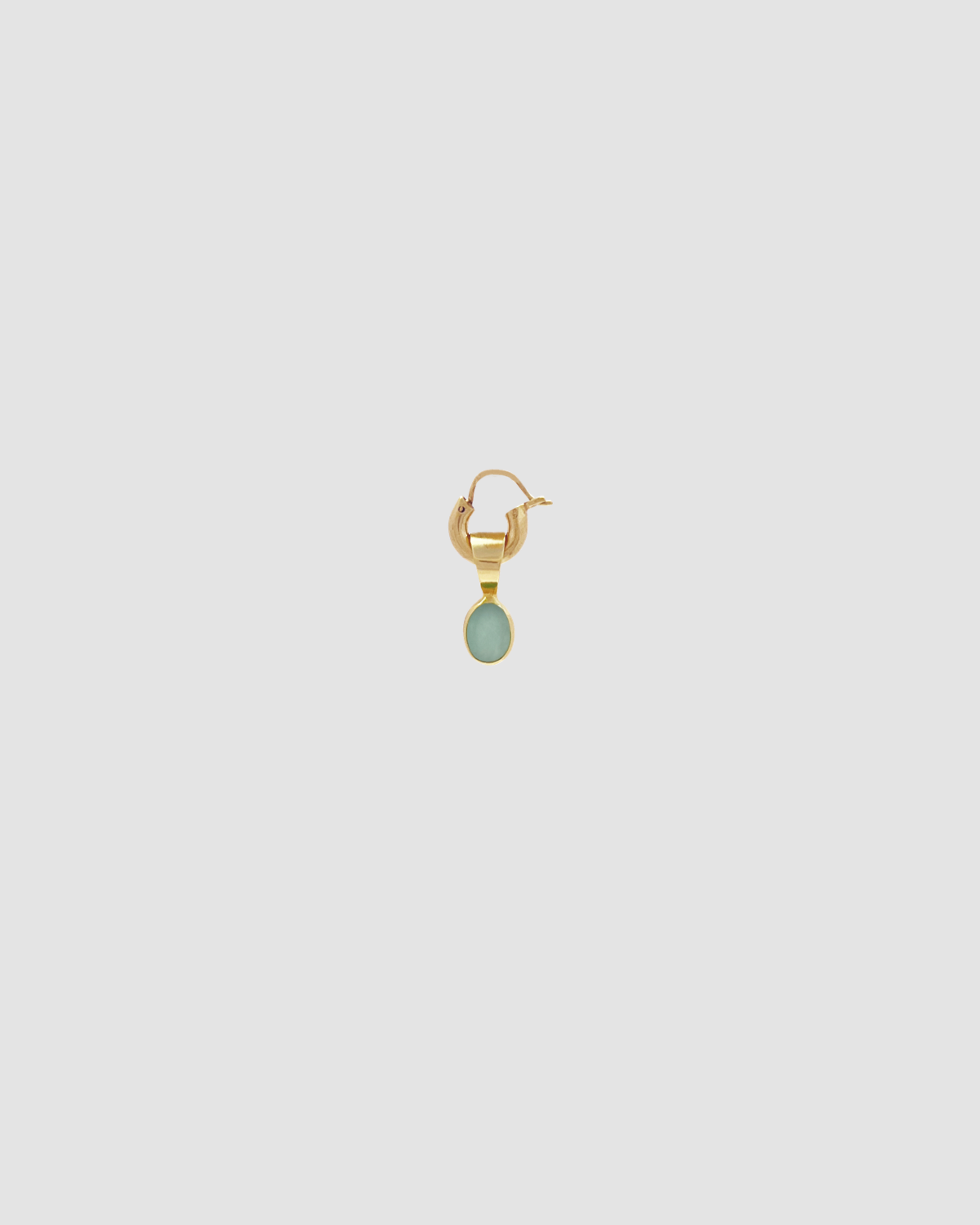 material:gold; add-on:tiny-vintage-hoops-click; add-on:emerald-add-on;