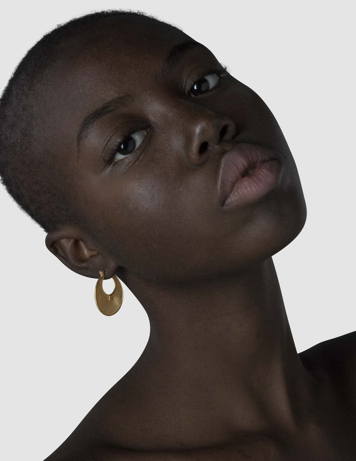 material:gold;