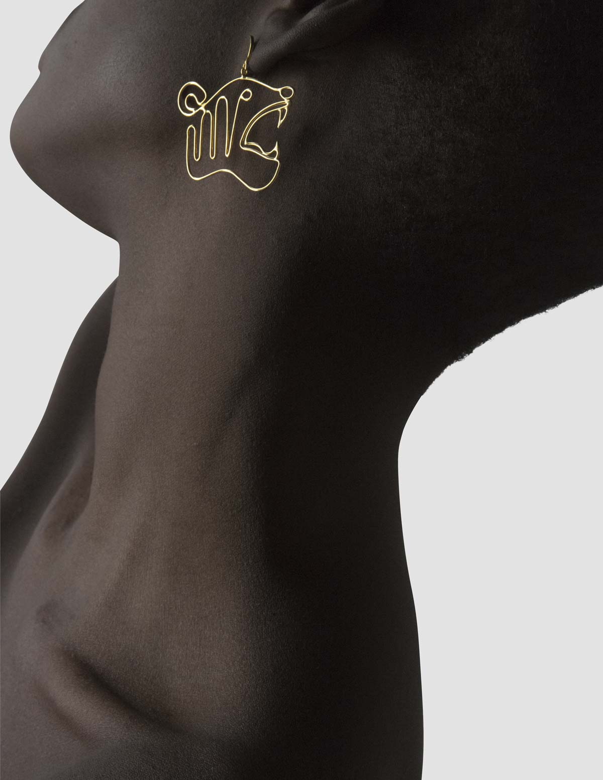 material:gold;