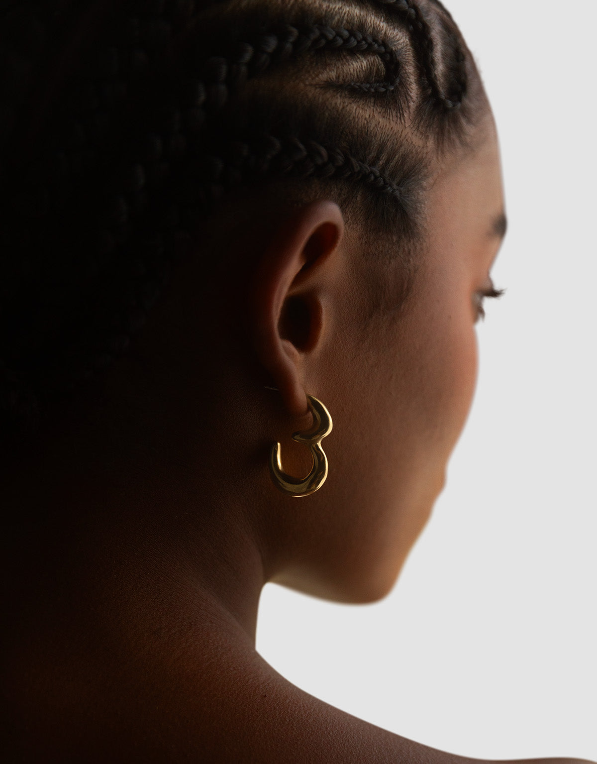 material:gold;