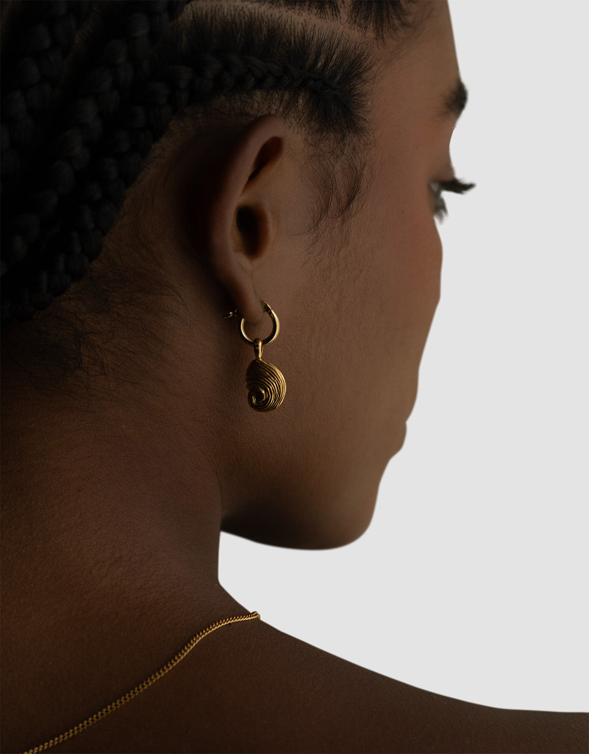 material:gold;
