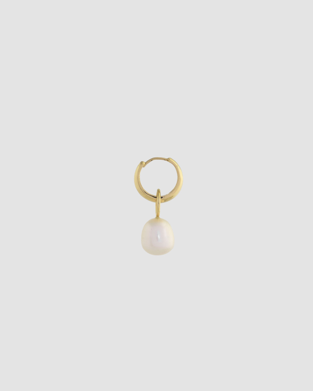 material:gold; add-on:tiny-circa-hoops; add-on:pearl-add-on