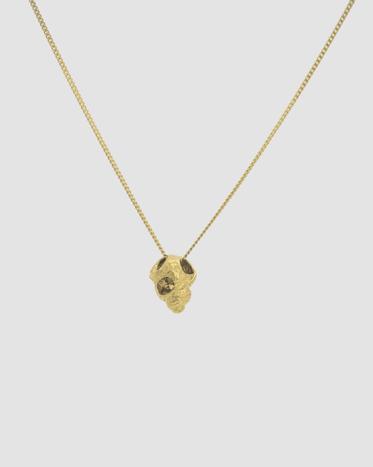 material:gold; add-on:mini-chain-necklace; add-on:snail-add-on;
