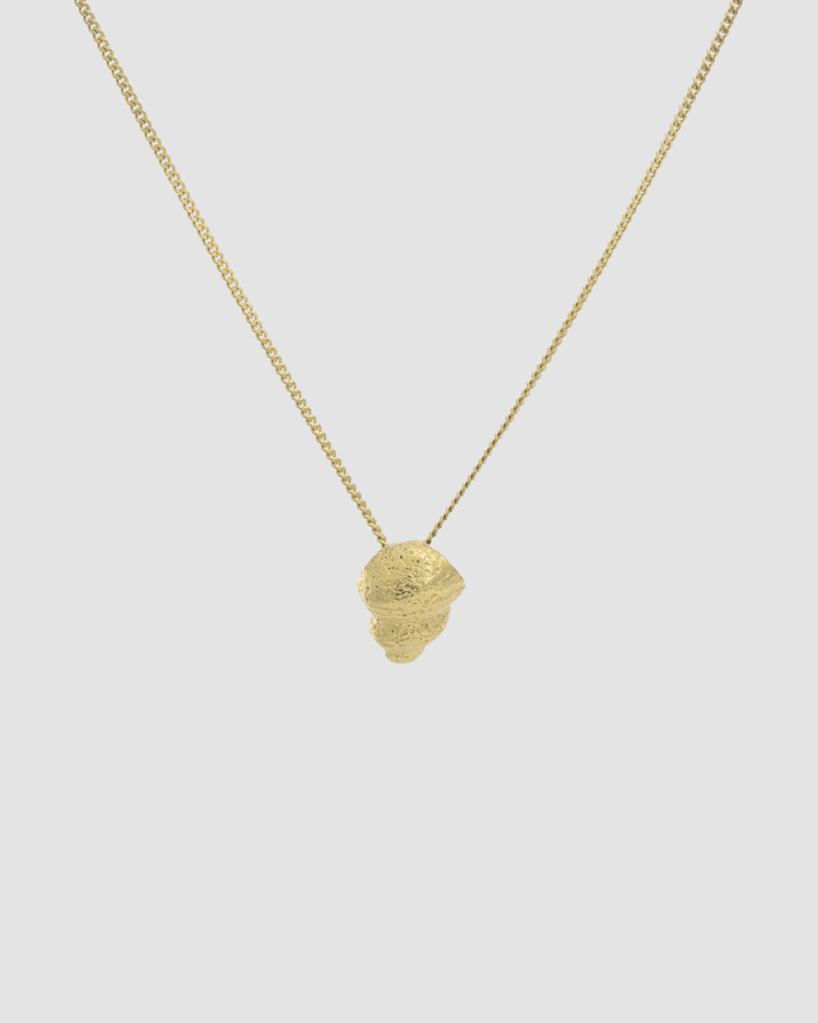material:gold; add-on:mini-chain-necklace; add-on:snail-add-on;