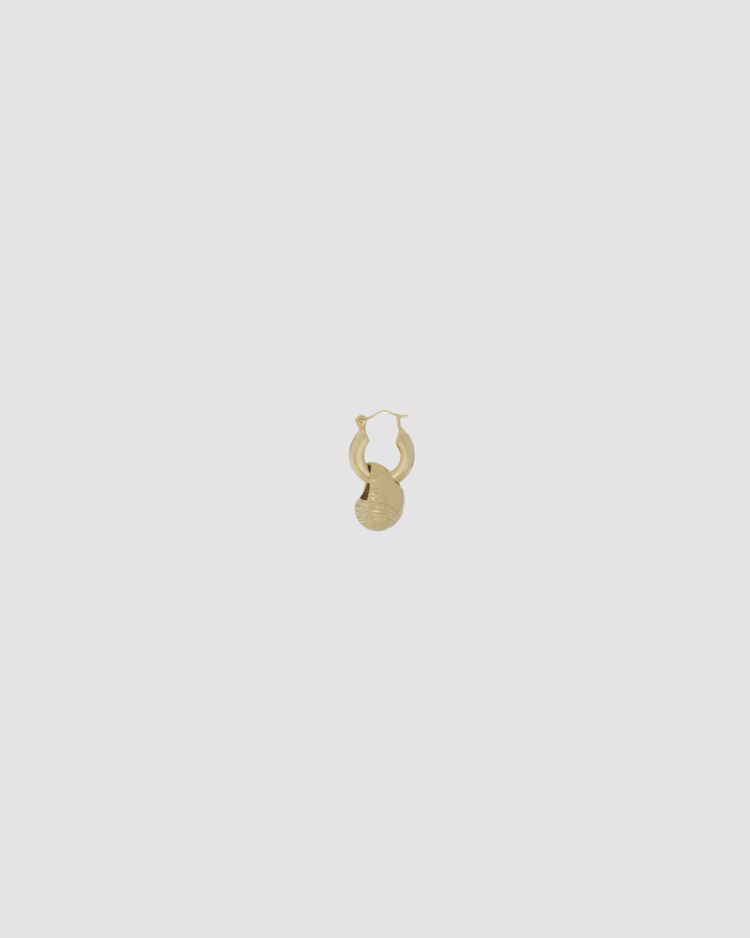 material:gold; add-on:small-vintage-hoops-click; add-on:tiny-shell-add-on;