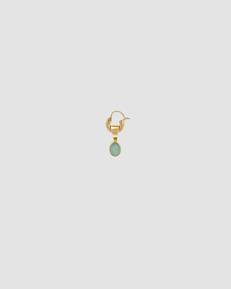material:gold; add-on:tiny-vintage-hoops-click; add-on:emerald-add-on;
