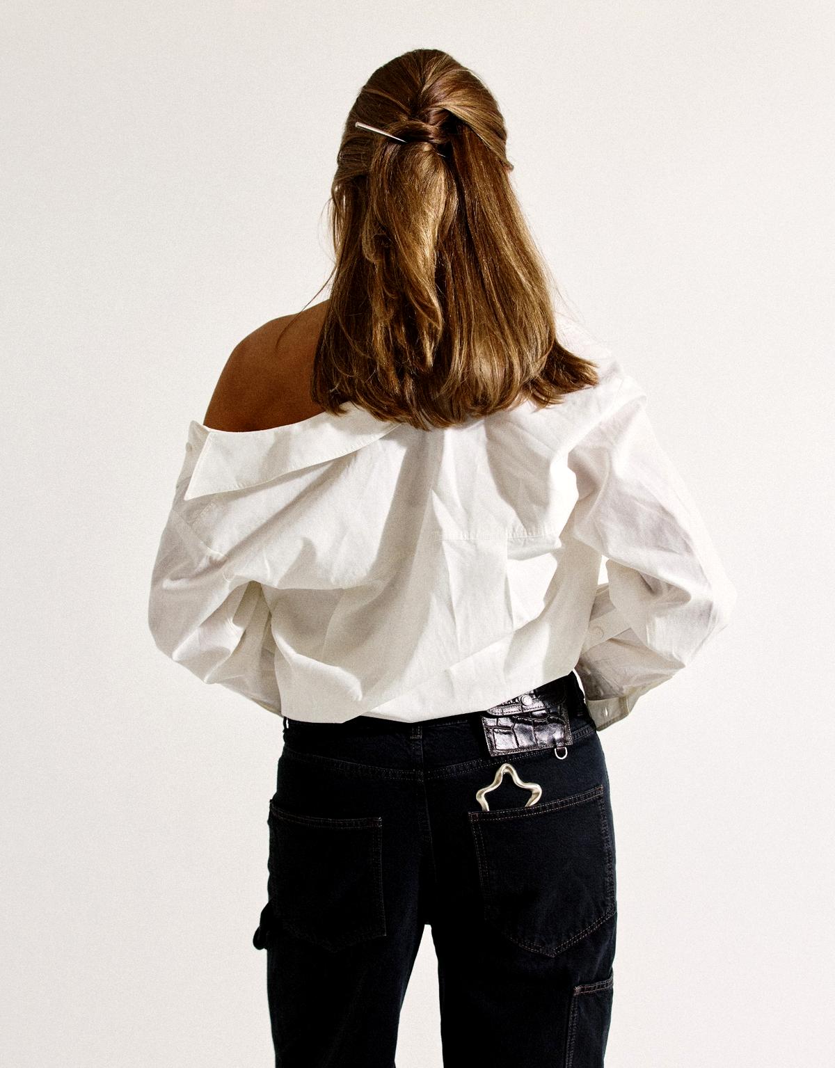 <p>motra</p><p>era hairclip</p>