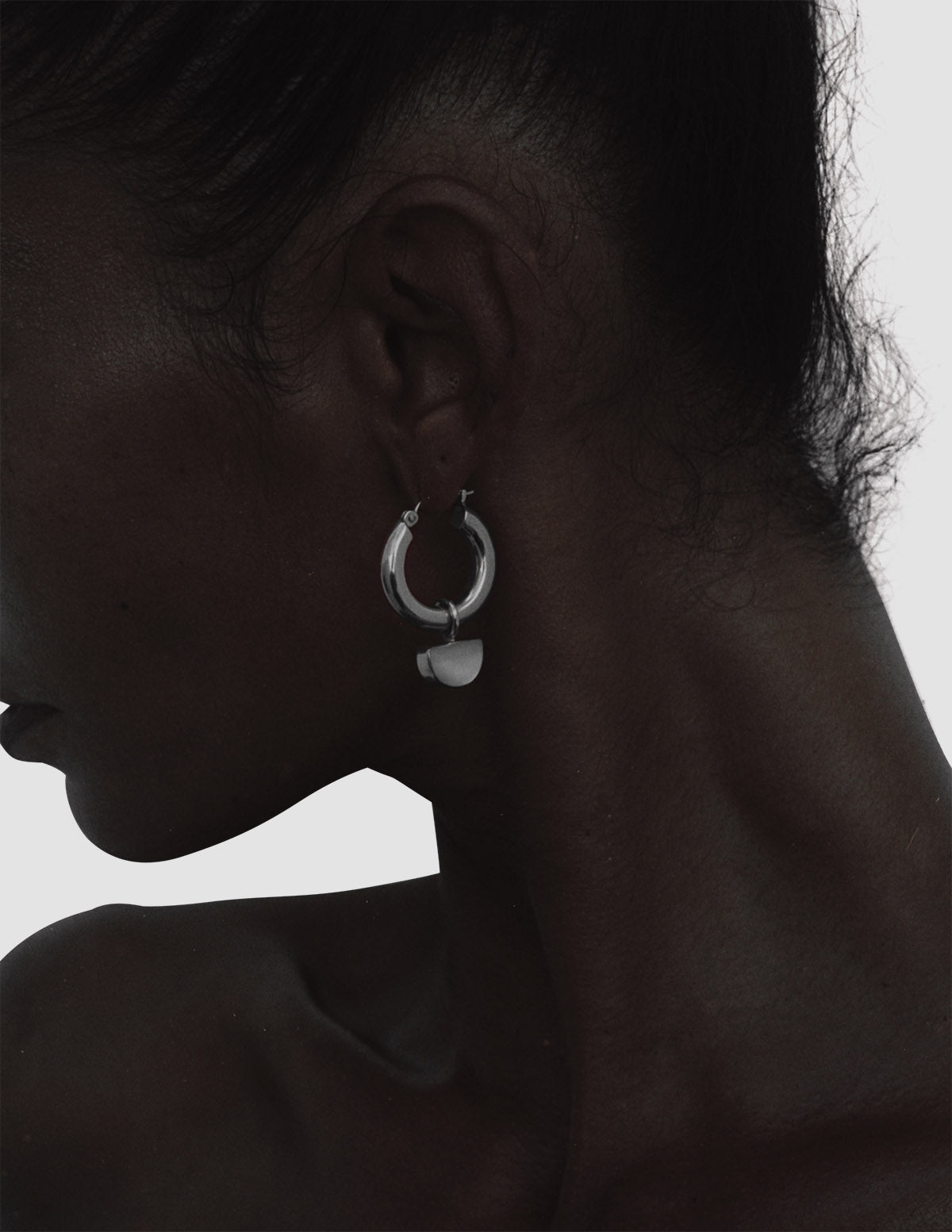 material:silver;