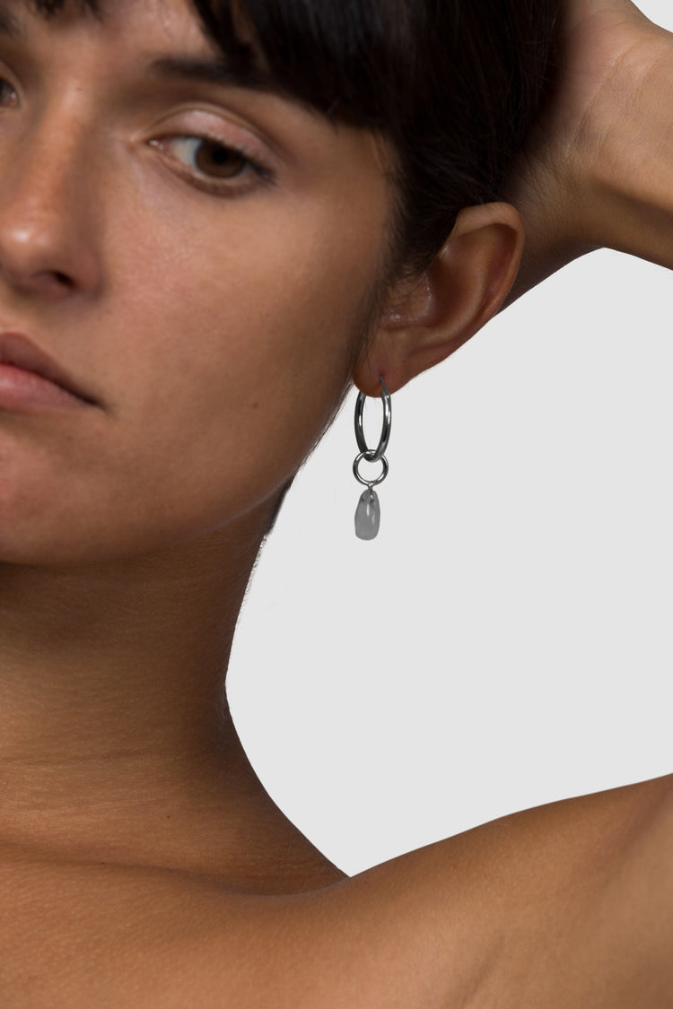 material:silver;