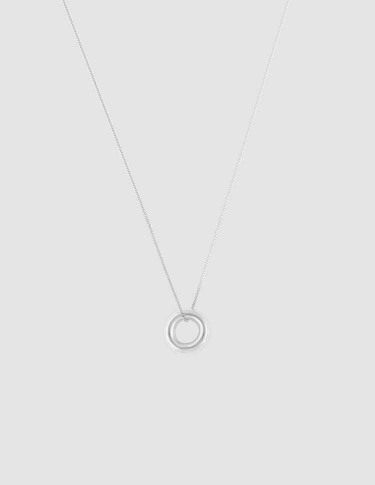 material:silver; add-on:simple-necklace; add-on:donut-add-on;