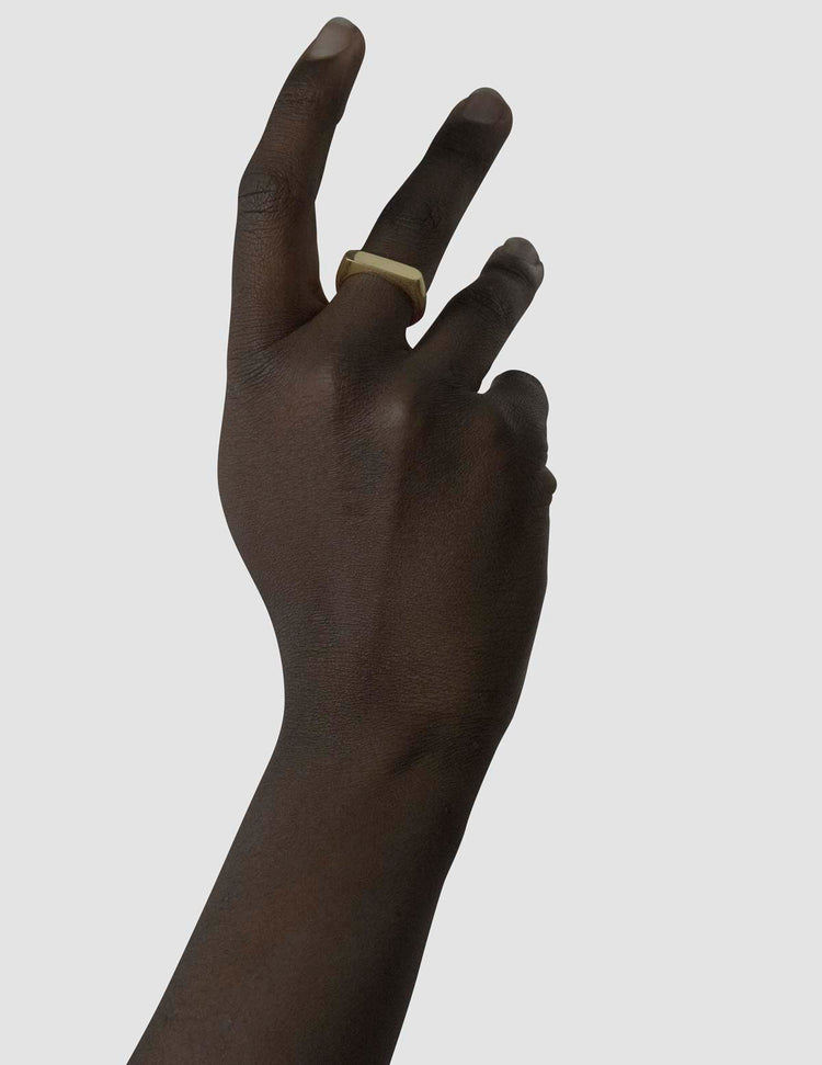 material:gold;