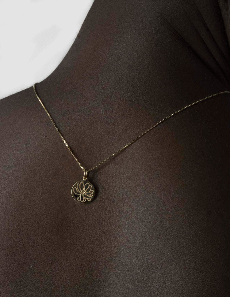 material:gold;