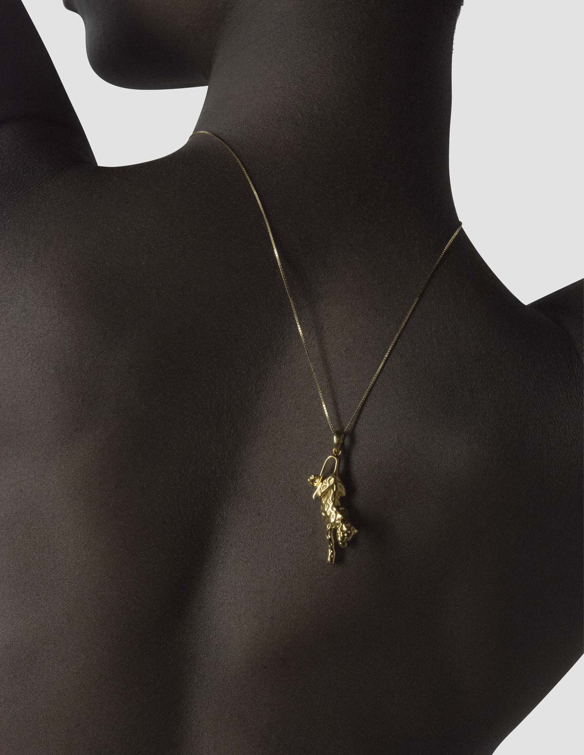 material:gold;
