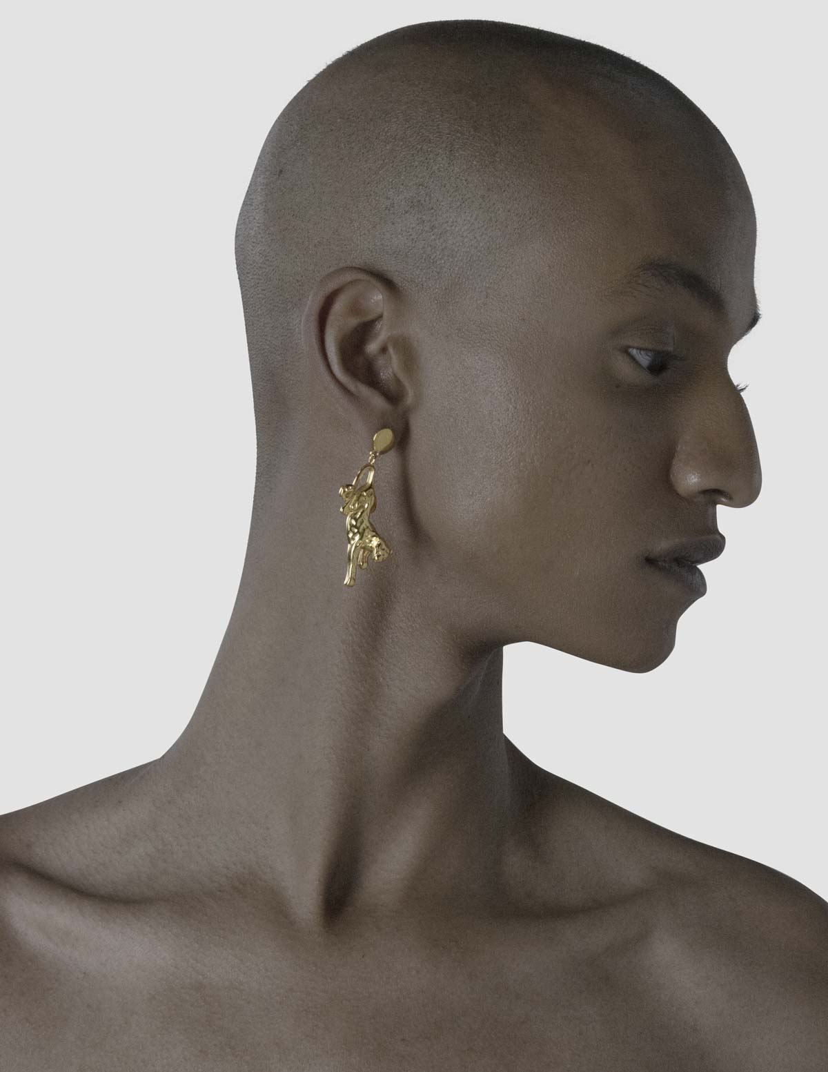 material:gold;
