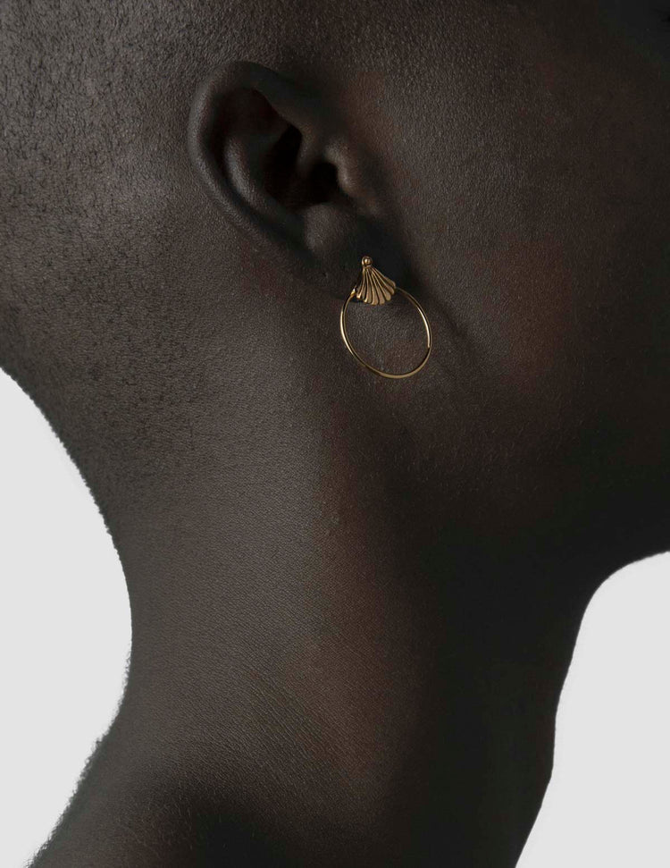 material:gold;