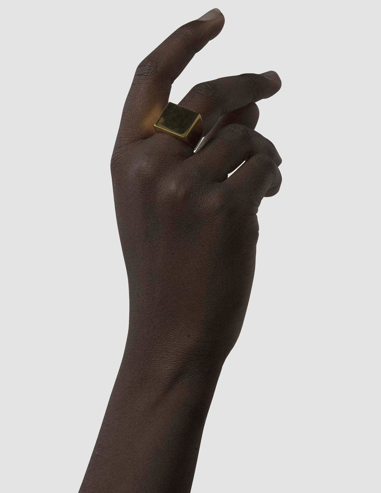 material:gold;