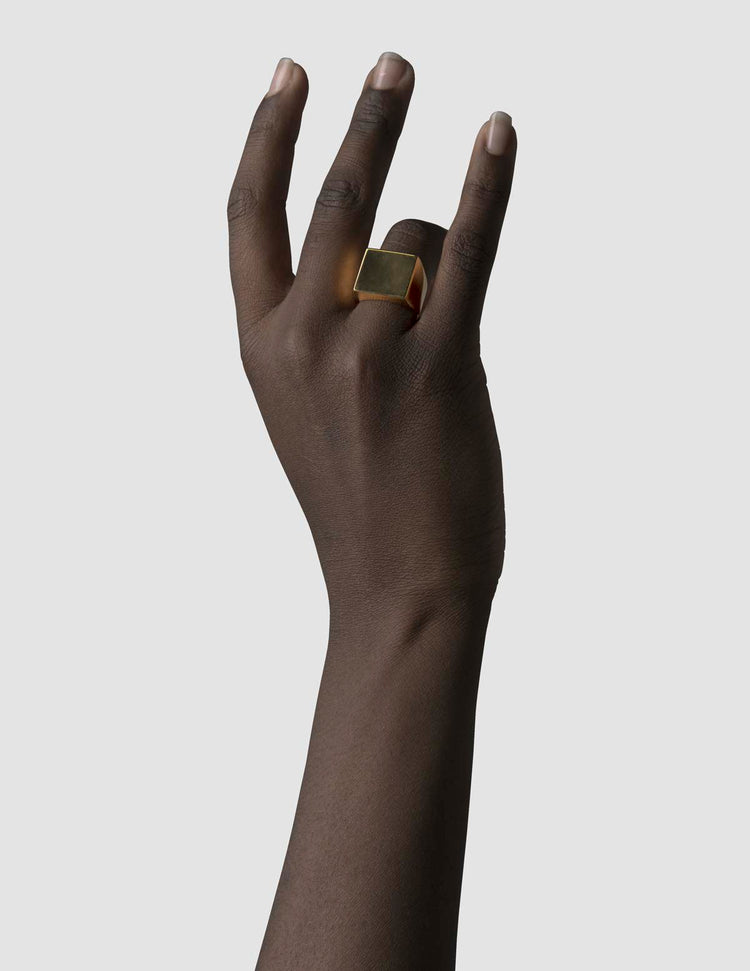material:gold;