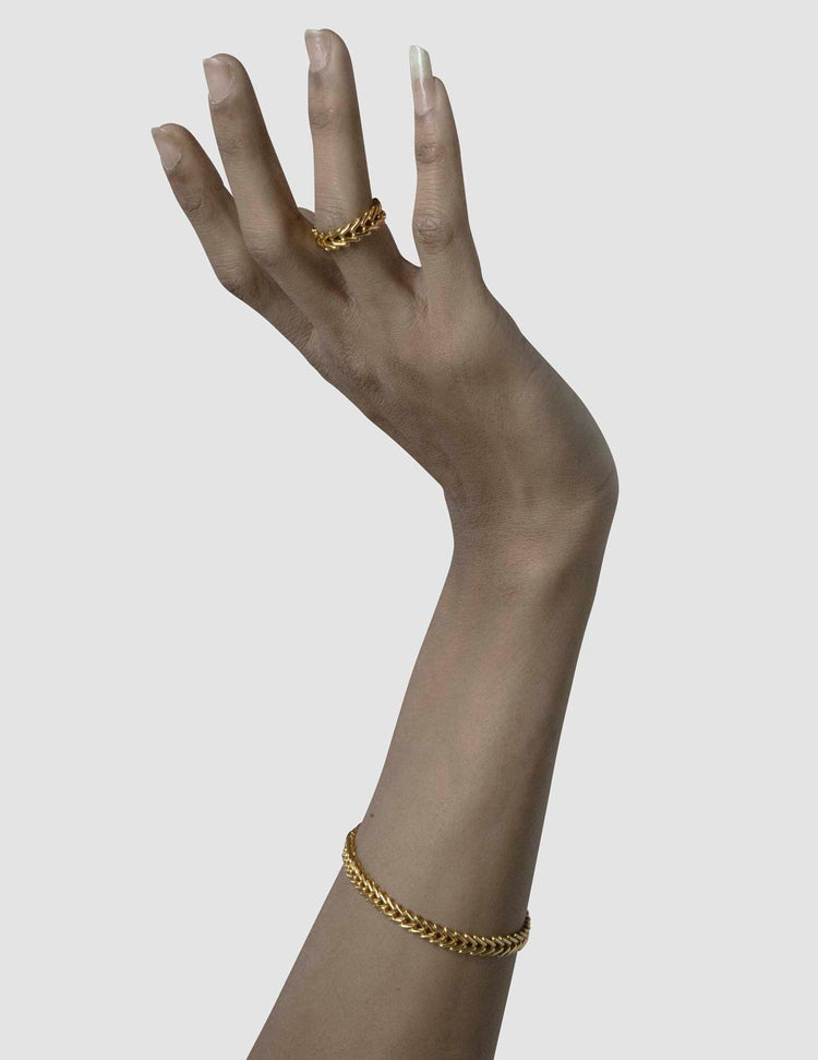 material:gold;